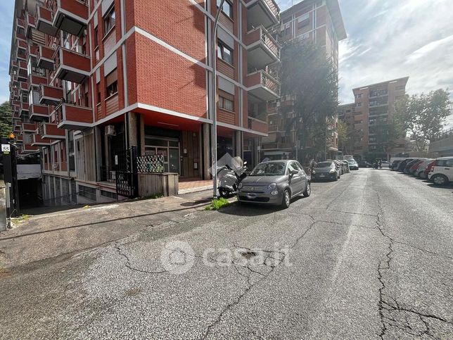 Box/posto auto in residenziale in Via Montefalco 55