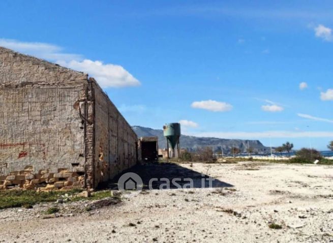 Capannone in commerciale in Via Vietri Sul Mare