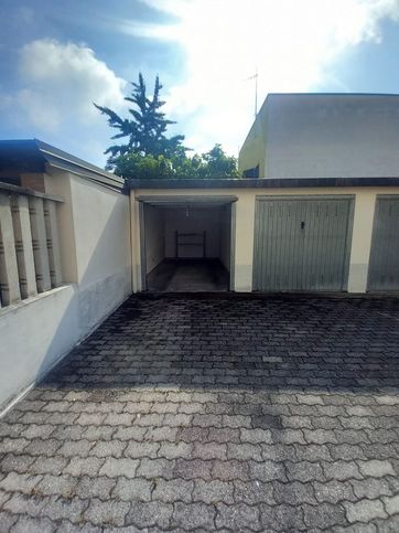 Box/posto auto in residenziale in Via Gramsci 38