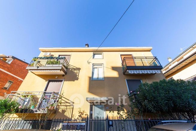 Appartamento in residenziale in Via Ugo Foscolo 32