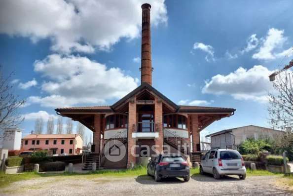 Capannone in commerciale in Via Cavallo