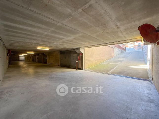 Box/posto auto in residenziale in Via Nazario Sauro 16