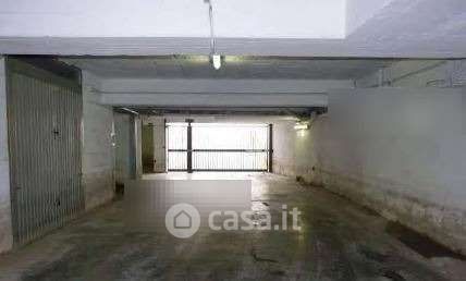 Box/posto auto in residenziale in Via della Magliana
