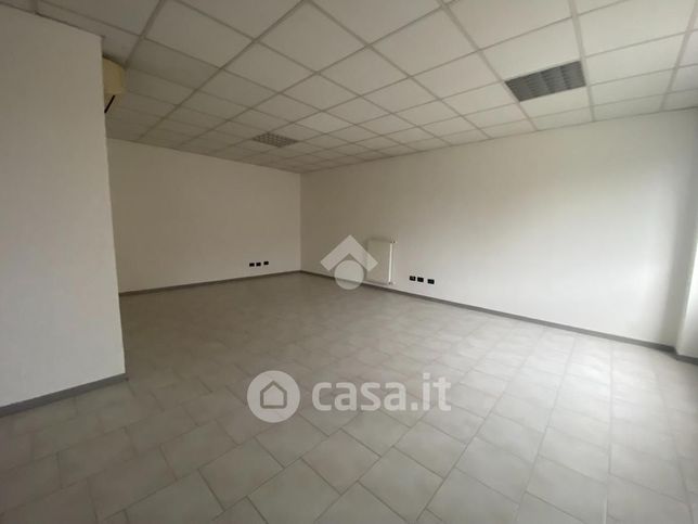 Ufficio in commerciale in Via Nobel 1