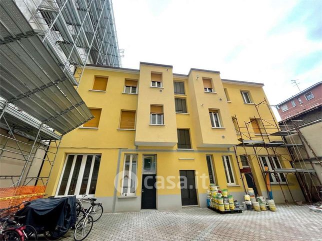 Ufficio in commerciale in Via Lomellina 11