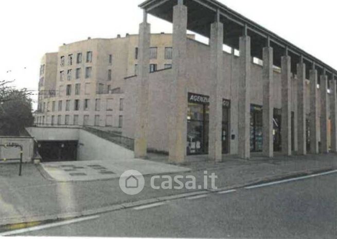 Box/posto auto in residenziale in Viale Giacomo Matteotti 35