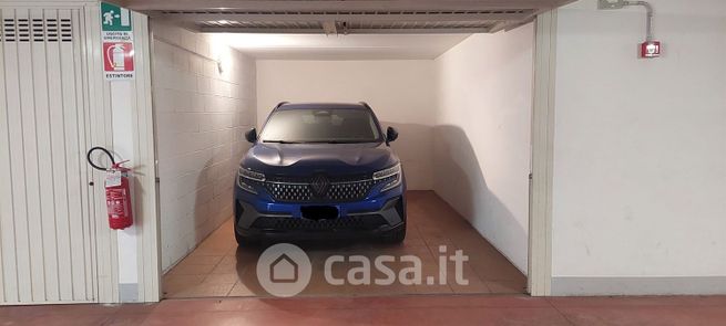 Box/posto auto in residenziale in Via Francesco Domenico Guerrazzi 27