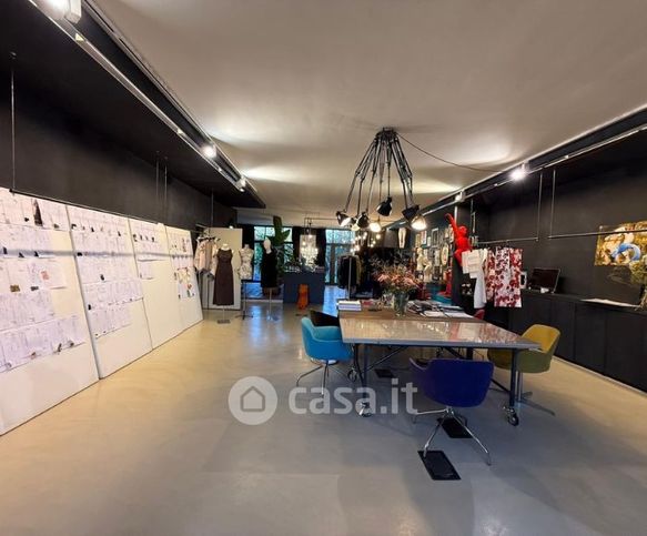 Ufficio in commerciale in Via Savona 97
