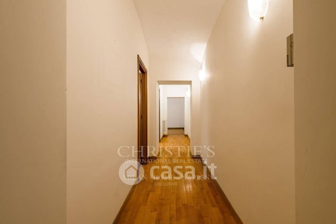 Ufficio in commerciale in Via Raffaele Cadorna