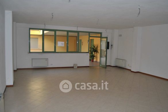 Ufficio in commerciale in Strada Trasimeno Ovest