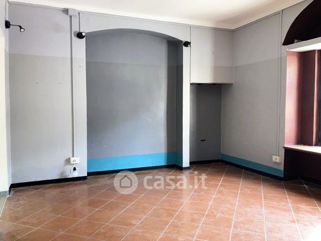 Negozio/locale commerciale in commerciale in Corso A. Gramsci 22