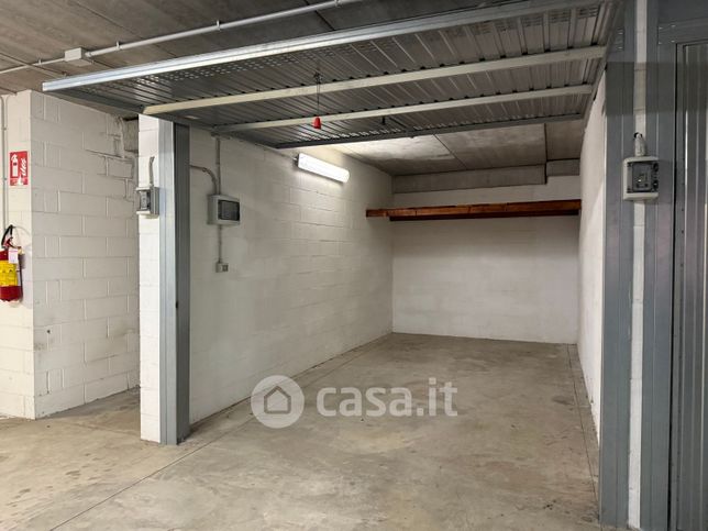 Garage/posto auto in residenziale in Via Vittorio Corcos