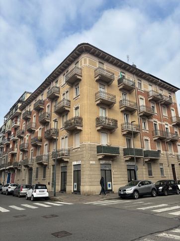 Negozio/locale commerciale in commerciale in Via Leopoldo Usseglio 16