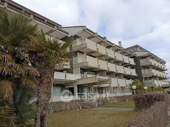 Appartamento in residenziale in Lungomare Trieste 42