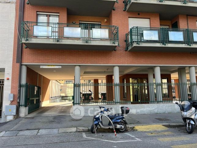 Box/posto auto in residenziale in Via Modane 9