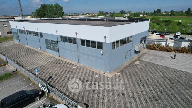 Capannone in commerciale in Via Eva Ed Adamo 2