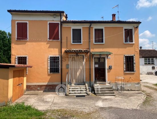 Casa indipendente in residenziale in Strada Argine Po Sud