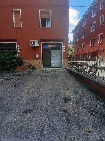 Ufficio in commerciale in Via canale