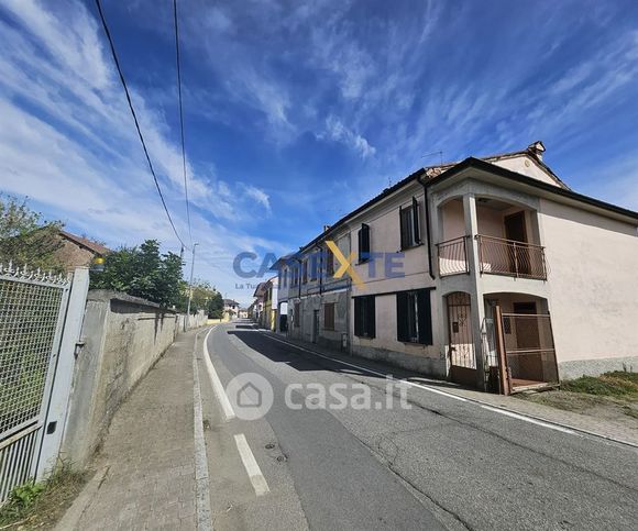 Casa indipendente in residenziale in Via Roma 33