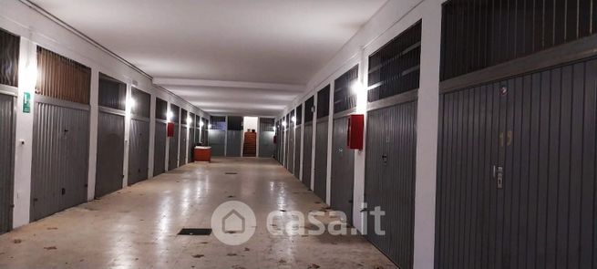 Box/posto auto in residenziale in Via dei Platani