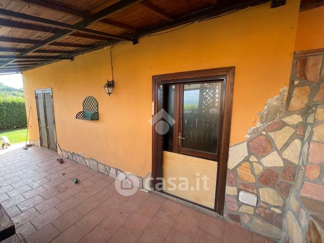Casa indipendente in residenziale in Via Flaminia Romana 854