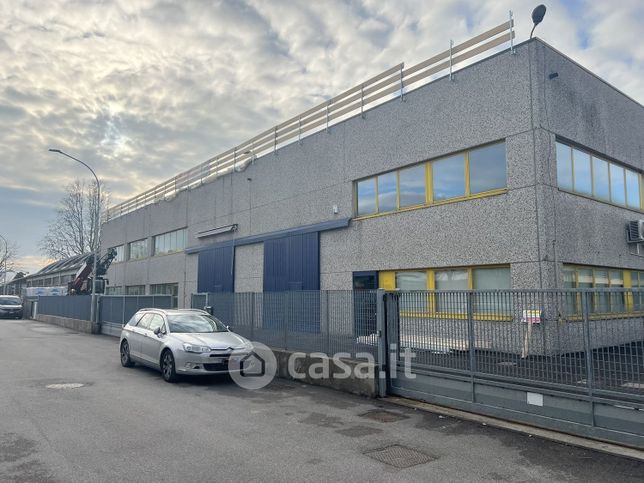 Capannone in commerciale in Via Giacomo Matteotti