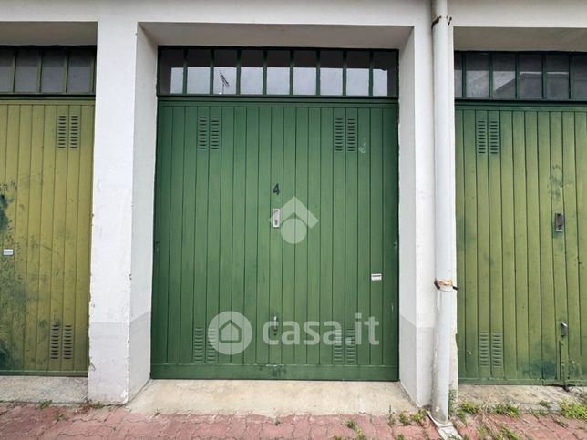 Box/posto auto in residenziale in Via Cairoli 25