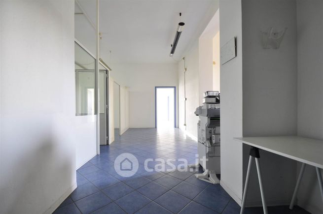 Ufficio in commerciale in 