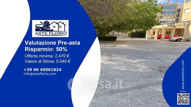 Box/posto auto in residenziale in Via Alessandro de Santis 2
