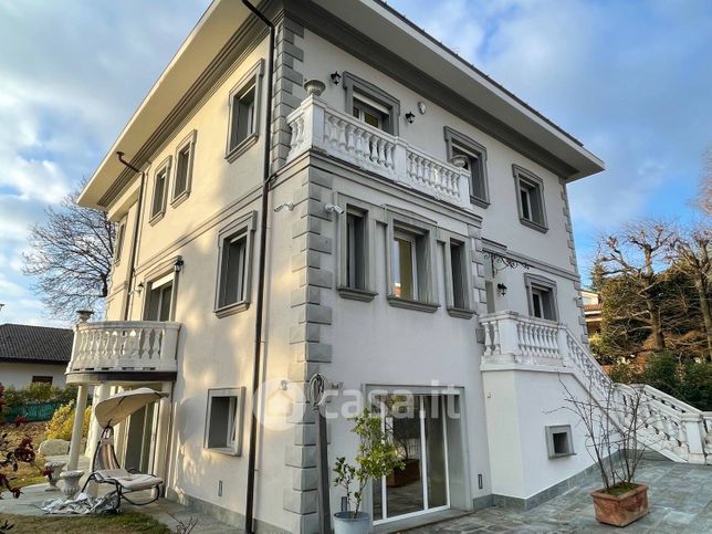 Villa in residenziale in 