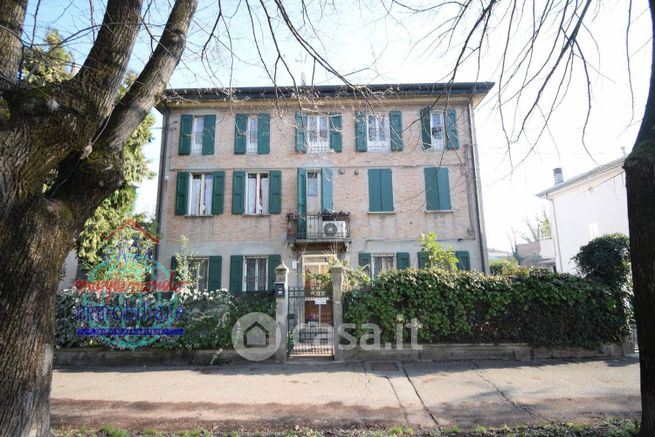 Villa in residenziale in Viale Vittorio Falzoni Gallerani 7