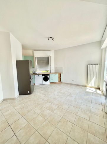 Appartamento in residenziale in Strada Statale 1 1