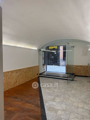 Negozio/locale commerciale in commerciale in Via Pia