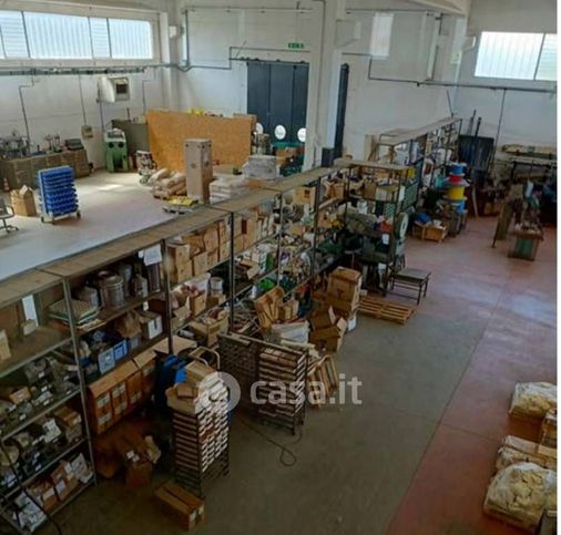 Capannone in commerciale in Via dei Cascinotti
