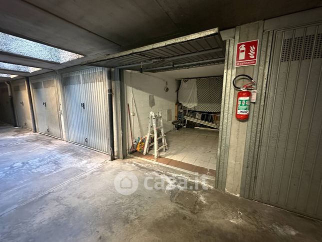 Garage/posto auto in residenziale in Via Richard Wagner 4 /A