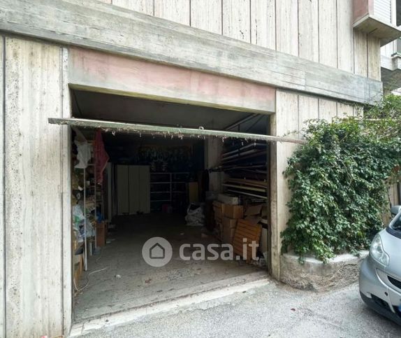 Garage/posto auto in residenziale in Via Asiago