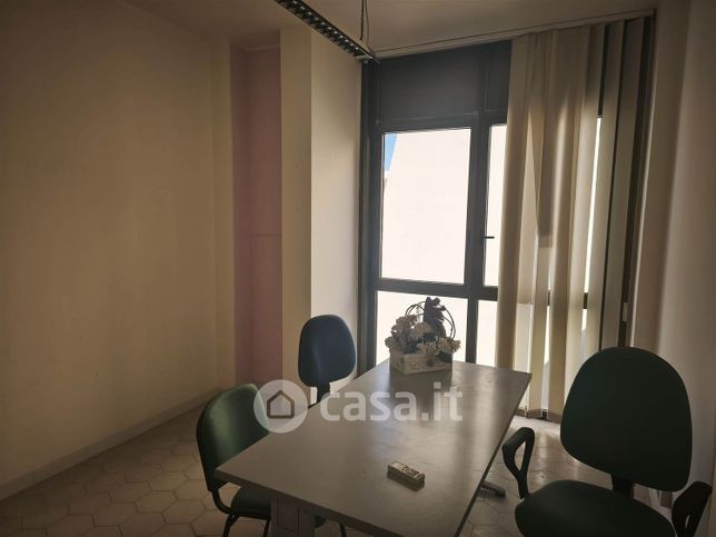 Ufficio in commerciale in 