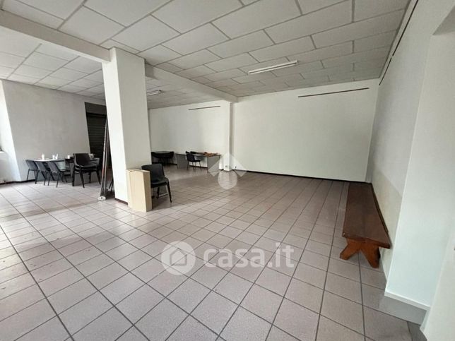 Capannone in commerciale in Via Gaetano Previati