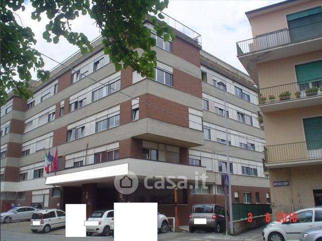 Ufficio in commerciale in 