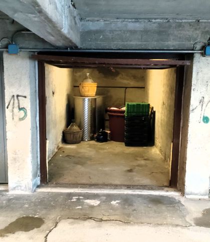 Garage/posto auto in residenziale in Corso Sempione 41