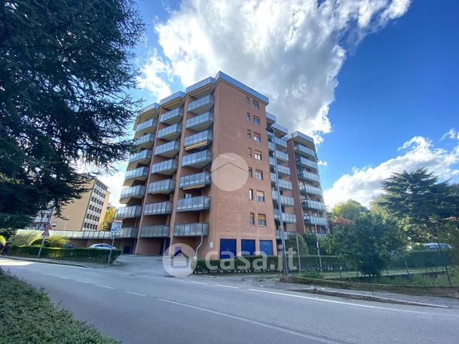 Appartamento in residenziale in Via Lago San Michele