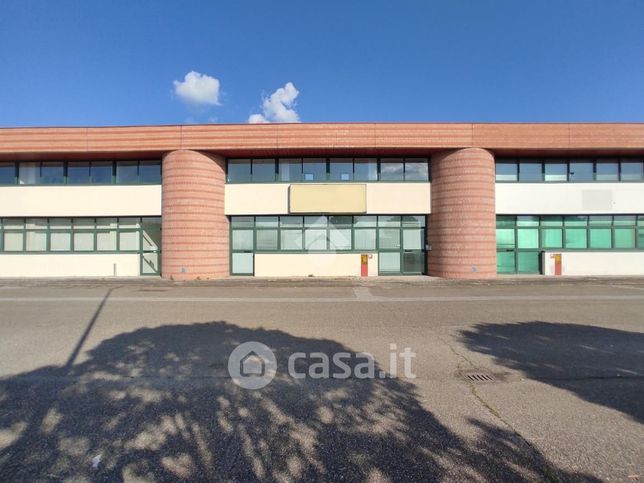 Capannone in commerciale in Via Watt 1