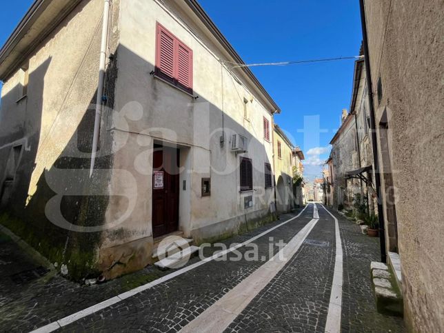 Casa indipendente in residenziale in Via Cesare Battisti