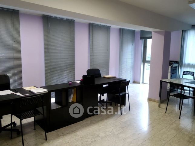 Ufficio in commerciale in Via Fra Bartolomeo 118