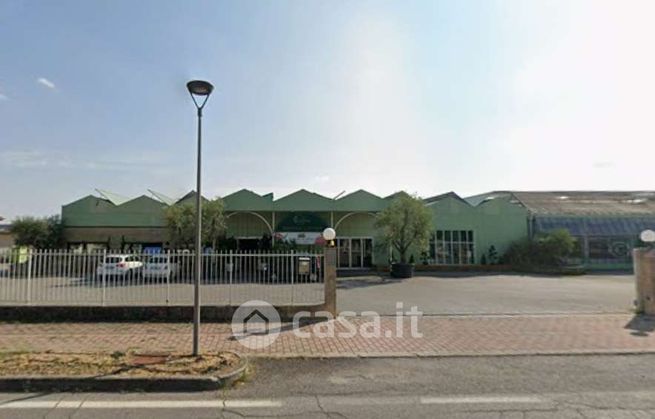 Capannone in commerciale in Via Benaco