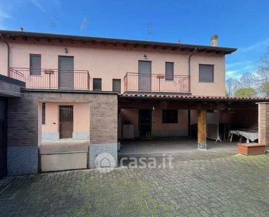 Casa bi/trifamiliare in residenziale in Via Carlo Alberto 22