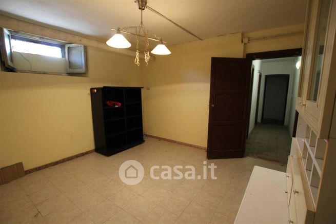 Capannone in commerciale in Viale Fortore 121