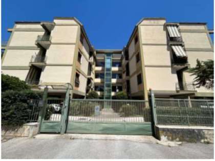 Appartamento in residenziale in Via Ulpiano 3