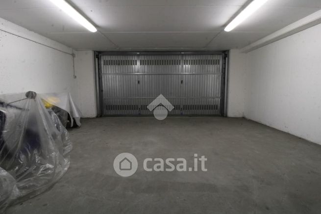 Garage/posto auto in residenziale in Viale Pietro Cadeo 12