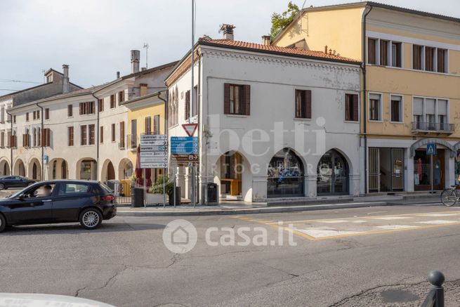 Ufficio in commerciale in Via Antonio Bon 13
